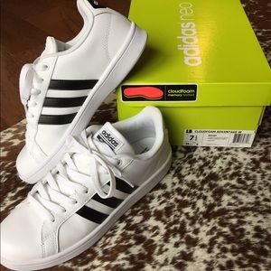 SOLD Adidas Advantage sneaker